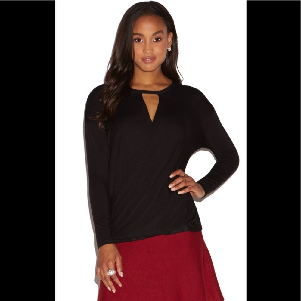 NWT JustFab Twist Front Long Sleeve Top Size Small